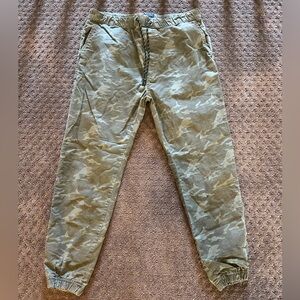 American eagle camo green joggers. Size: medium. Smoke free pet free